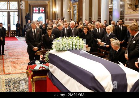 Grecia, Grecia. 16th Jan, 2023. 16 gennaio 2023, Atene, Grecia: Regina Letizia e Felipe VI di Spagna (A SINISTRA) e Regina Maxima, re Willem Alessandro d'Olanda partecipano al funerale per l'ex re Costantino II di Grecia, nella Cattedrale Metropolitana Credit: CORDON PRESS/Alamy Live News Foto Stock