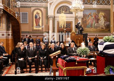 Grecia, Grecia. 16th Jan, 2023. 16 gennaio 2023, Atene, Grecia: Regina Letizia e Felipe VI di Spagna (A SINISTRA) e Regina Maxima, re Willem Alessandro d'Olanda partecipano al funerale per l'ex re Costantino II di Grecia, nella Cattedrale Metropolitana Credit: CORDON PRESS/Alamy Live News Foto Stock