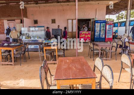 ABU SIMBEL, EGITTO: 22 FEBBRAIO 2019: Ristorante locale ad Abu Simbel, Egitto Foto Stock