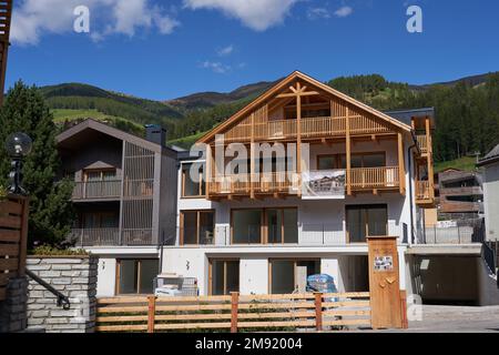 Sesto - Sesto, Italia - 19 settembre 2022 - l'affascinante villaggio di Sesto si trova nel suggestivo mondo montano delle Dolomiti di Sesto Foto Stock