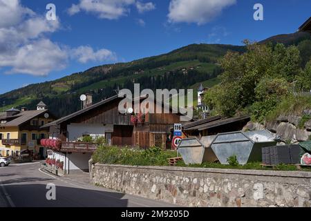 Sesto - Sesto, Italia - 19 settembre 2022 - l'affascinante villaggio di Sesto si trova nel suggestivo mondo montano delle Dolomiti di Sesto Foto Stock