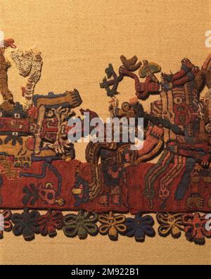 Manto ('il tessuto Paracas') Nasca. Mantella ('The Paracas Textile'), 100-300 C.E. Cotone, fibra camelide, 24 5/8 x 58 11/16 poll. (62,5 x 149 cm). Questo mantello, o mantello, straordinariamente complesso, è uno dei tessuti andini più rinomati al mondo. Era molto probabilmente usato come oggetto cerimoniale. Le novanta figure che decorano il confine, create dalla lavorazione ad aghi, sono state interpretate come un microcosmo di vita sulla costa meridionale del Perù duemila anni fa, con particolare attenzione all’agricoltura. Molte delle immagini illustrano la flora e la fauna autoctone e le piante coltivate. Figure in costume Foto Stock