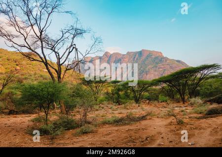 Vista panoramica delle montagne di Ndato a Ngurunit, Marsabit County, Kenya Foto Stock