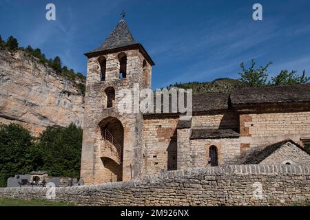 chiesa nel villaggio di Saint Chély du Tarn nelle Gorges du Tarn in Francia Foto Stock