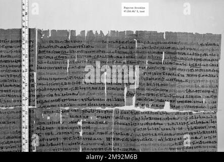 Snakebite Papyrus Snakebite Papyrus, 589-525 B.C.E. Papiro, inchiostro, totale: 10 5/8 x 68 7/8 pollici (27 x 175 cm). Egiziano, Classico, Antica Arte Vicino Orientale 589-525 B.C.E. Foto Stock