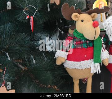 Renne con pino di Natale a Santiago, Cile Foto Stock