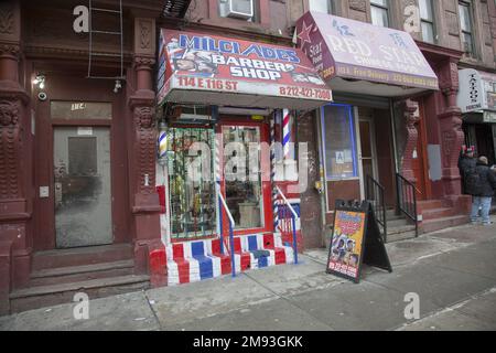 Barbiere Milkiades sulla East 116th Street a Spanish Harlem a New York City. Foto Stock