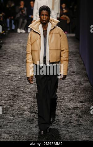 Milano, Italia. 16th Jan, 2023. ZEGNA Autunno/Inverno 2023-24 Runway durante la settimana della Moda di Milano Menswear del 2023 Gennaio - Milano, Italia 16/01/2023 Credit: dpa/Alamy Live News Foto Stock