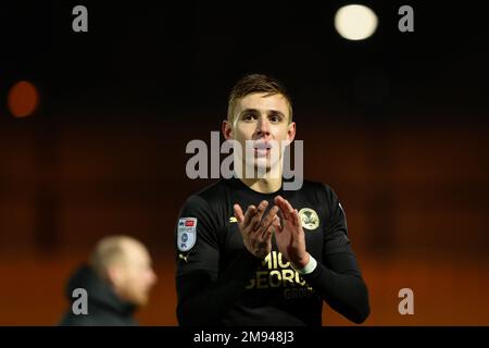 Burslem, Regno Unito. 16th Jan, 2023. Hector Kyprianou di Peterborough United applaude i sostenitori dopo la partita della Sky Bet League 1 Port vale vs Peterborough a vale Park, Burslem, Regno Unito, 16th gennaio 2023 (Photo by Nick Browning/News Images) a Burslem, Regno Unito il 1/16/2023. (Foto di Nick Browning/News Images/Sipa USA) Credit: Sipa USA/Alamy Live News Foto Stock