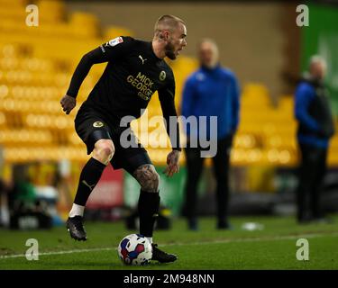 Burslem, Regno Unito. 16th Jan, 2023. Joe Ward di Peterborough United controlla la palla durante la partita della Sky Bet League 1 Port vale vs Peterborough a vale Park, Burslem, Regno Unito, 16th gennaio 2023 (Photo by Nick Browning/News Images) a Burslem, Regno Unito il 1/16/2023. (Foto di Nick Browning/News Images/Sipa USA) Credit: Sipa USA/Alamy Live News Foto Stock