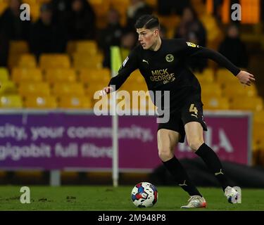 Burslem, Regno Unito. 16th Jan, 2023. Ronnie Edwards di Peterborough United controlla la palla durante la partita della Sky Bet League 1 Port vale vs Peterborough a vale Park, Burslem, Regno Unito, 16th gennaio 2023 (Photo by Nick Browning/News Images) a Burslem, Regno Unito il 1/16/2023. (Foto di Nick Browning/News Images/Sipa USA) Credit: Sipa USA/Alamy Live News Foto Stock