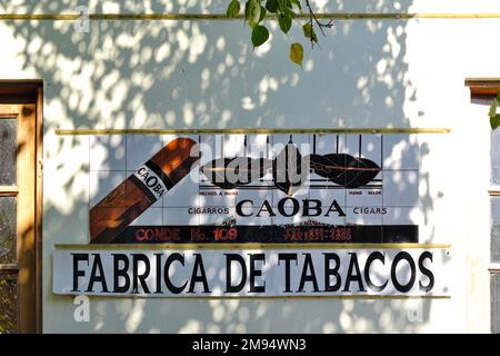 Insegna di piastrelle dalla fabbrica di sigari Caoba, Santo Domingo, Repubblica Dominicana, Caraibi, America Centrale Foto Stock