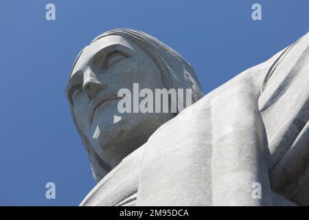 Brasile, Rio, la testa e il busto di Cristo - presso la statua di Cristo Redentor (Cristo Redentore), il più grande Monumento Art Deco del mondo. Foto Stock