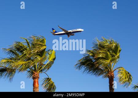 Tenerife, Spagna - 22 settembre 2022: Aereo Ryanair Boeing all'aeroporto di Tenerife Sud (TFS) in Spagna. Foto Stock