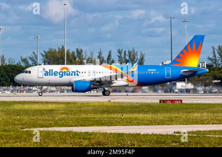 West Palm Beach, Stati Uniti - 14 novembre 2022: Aereo Allegiant Airbus A320 all'aeroporto di Palm Beach (PBI) negli Stati Uniti. Foto Stock