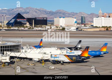Las Vegas, Stati Uniti - 9 novembre 2022: Allegiant Air Airbus A320 aerei all'aeroporto di Las Vegas (LAS) negli Stati Uniti. Foto Stock