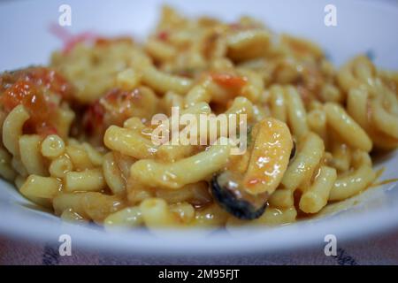 un piatto di fideua gustosa per pranzo Foto Stock