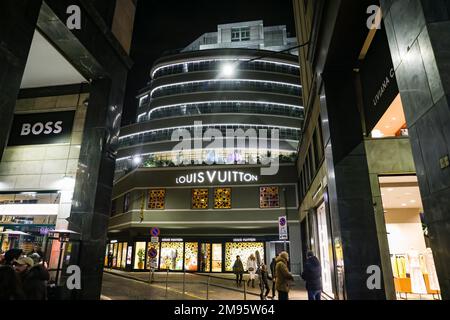 Milano, Italia. 14th Jan, 2023. Una panoramica generale del nuovo negozio Louis Vuitton nell'ex Garage Traversi il 14 gennaio 2023 a Milano (Foto di Alessandro Bremec/NurPhoto)0 Credit: NurPhoto SRL/Alamy Live News Foto Stock