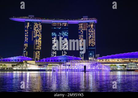 Spettacolo serale di luci al Marina Bay Singapore Foto Stock