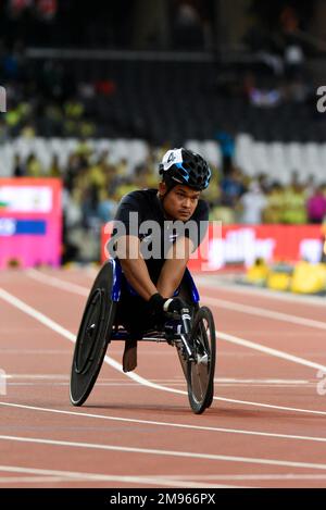 Peth Rungsri si è sfidato nei Campionati mondiali di Para Athletics del 2017 allo Stadio Olimpico di Londra, Regno Unito. 400m T52. Atleta tailandese su sedia a rotelle Foto Stock