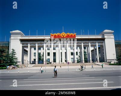 Vista frontale del Museo Nazionale della Grande Rivoluzione in Piazza Tiananmen, Pechino, Cina. Foto Stock