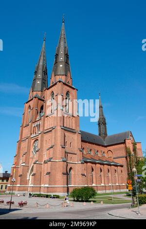 Vista della Cattedrale di Uppsala a Uppsala, Uppland, Svezia, risalente alla fine del 13th ° secolo. È la sede dell'arcivescovo della Chiesa luterana di Svezia. Foto Stock