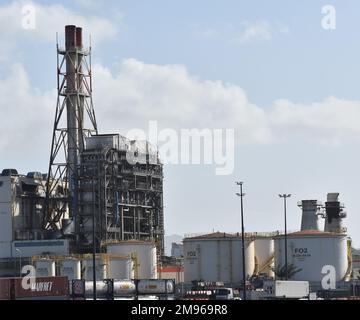 Fort-de-France, Martinica- 9 gennaio 2023- Centrale elettrica, EDF o Electricite de France, vicino al porto nella capitale della Martinica. Foto Stock