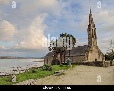 Una chiesa antica e storica a Landevennec, Bretagna, Francia Foto Stock