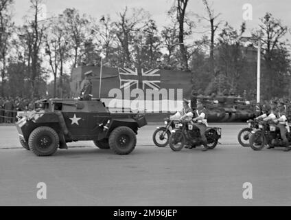 Una parata militare con jeep e moto. Foto Stock