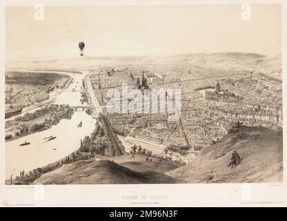 Paesaggio dettagliato e paesaggio urbano di Rouen preso da una collina che domina la città con una mongolfiera in volo sopra. Foto Stock