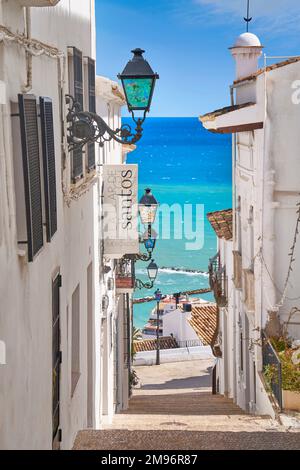 Norrow Street nella città vecchia di Altea, Costa Blanca, provincia di Alicante, Spagna Foto Stock