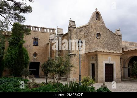 Algaloa, Maiorca, Spagna. Il monastero Santuari de nostra Senyora de cura, situato sulla cima del Puig de Randa sull'isola di Maiorca ad un'altezza di 543m m tra i comuni di Algaida e Llucmajor. Foto Stock