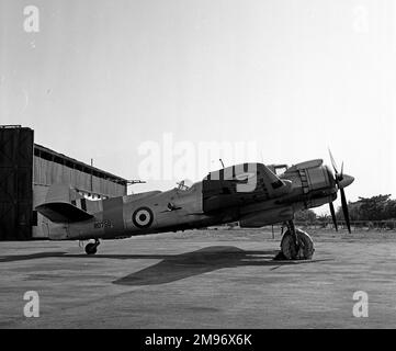 Costruito come Beaufighter TF.X (versione Torpedo Fighter) RD758 è stato convertito in TT.X, per il traino di bersaglio Foto Stock