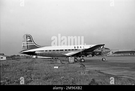 Canadair C.4 Argonaut G-ALHK, mostrato nella livrea blu della coda, su cui HM Regina Elisabetta è arrivata di nuovo dall'Africa orientale dopo la morte di suo padre re Giorgio VI nel gennaio 1952 Foto Stock