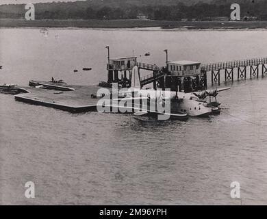 Short Sunderland III, G-AGKW, Hotspur, di BOAC, presso il terminal delle imbarcazioni da volo di Hythe, Hampshire. Foto Stock