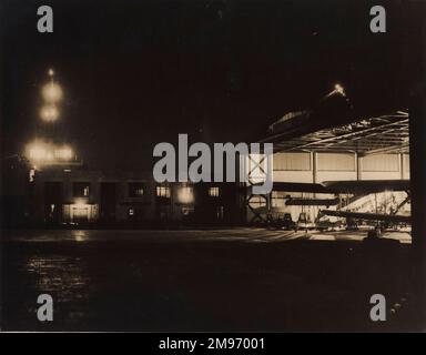 L'hangar della Imperial Airways all'Aeroporto di Croydon di notte. Foto Stock