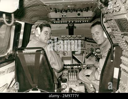 Brian Trubshaw (a sinistra), pilota capo test BAC Concorde e John Cochrane, vice pilota capo test, sul flightdeck della Concorde 002 in preparazione al suo primo volo il 9 aprile 1969. Foto Stock