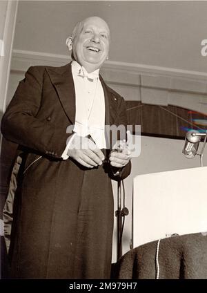 Sir Frederick Handley Page, CBE, FRAeS, 1885-1962, presidente Raes 1945-1947, Alla cena dopo la conferenza Louis Blériot a Parigi, 4 maggio 1950. Foto Stock