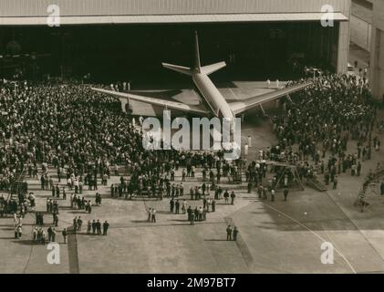 Boeing Dash 80, N70700, lancio presso lo stabilimento Boeing di Renton, 14 maggio 1954. Foto Stock