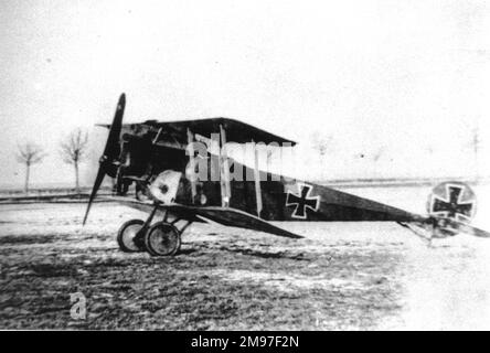 Biplano tedesco Fokker D II alle prove di Adlerhof. È entrato in funzione all'inizio della primavera del 1916, ma si è scoperto che mancava di agilità. Foto Stock