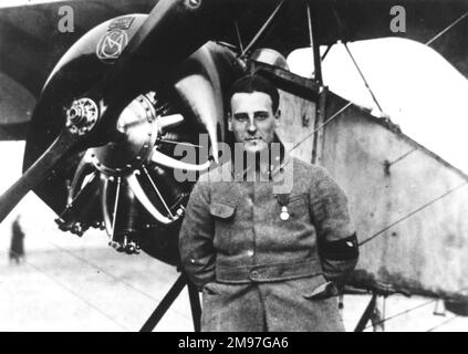 Jean Marie Dominique Navarre (1895-1919), pilota francese e combattente asso, visto qui come un sergente pilota in servizio con Escadrille MS 12 verso la fine del 1915. L'aereo è un Morane-Saulnier Type L. dopo essere sopravvissuto alla guerra, morì il 10 luglio 1919 mentre si esercitava per un evento di vittoria del dopoguerra. Foto Stock