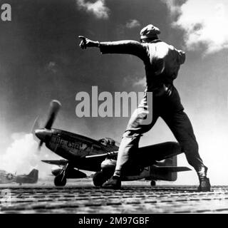 Nord America P-51D Mustang su Iwo Jima, pista di volo delle Isole Bonin. Foto Stock