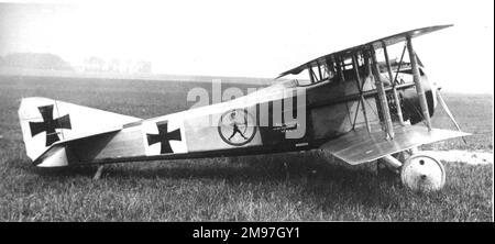 SPAD VII aereo da combattimento francese appartenente alla Escadrille SPA 31 che è stato costretto a scendere dietro le linee nemiche e porta la leggenda: Acquisito da Jasta 38, 6 aprile 1917 (in tedesco). Foto Stock