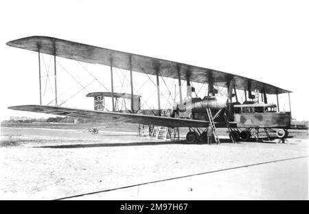 Zeppelin-Staaken R VI il bombardiere gigante tedesco a lungo raggio, volato per la prima volta a metà del 1917. Sono stati costruiti complessivamente 18. Sono stati consegnati al fronte occidentale, e talvolta utilizzati in incursioni sulla terraferma britannica, così come porti e città francesi. Foto Stock