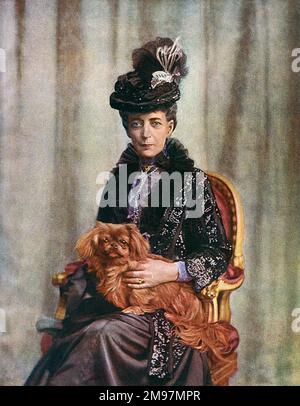 Regina Alexandra (1844-1925), la Regina Madre, a Sandringham. Il cane sul suo grembo è un Chin giapponese. Foto Stock