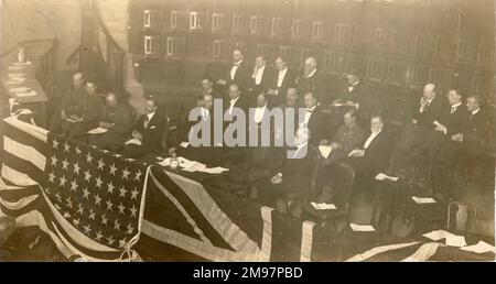 Alla sesta conferenza di Wilbur Wright nel maggio 1918 (data dal Dr. W.F. Durand, Presidente del Comitato consultivo nazionale degli Stati Uniti), Sir William Weir ha annunciato che il Re era stato lieto di conferire il titolo di “Royal” alla Società aeronautica di Gran Bretagna. Foto Stock