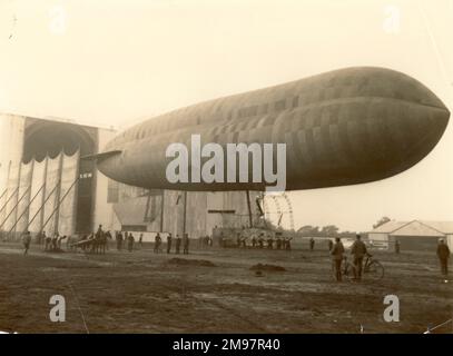 Naval Airship NO3, Astra Torres, a Farnborough il 24 ottobre 1913. Foto Stock