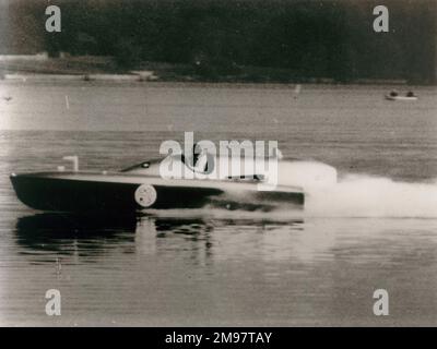 Blue Bird K3, la nave Saunders-Roe di Sir Malcolm Campbell, ha battuto il record mondiale della velocità sull'acqua il 1 settembre 1937 alle 126,32mph. Foto Stock