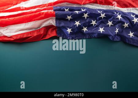 Bandiera USA per il Memorial Day su sfondo blu astratto Foto Stock
