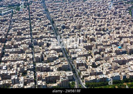 Veduta aerea di una zona residenziale a Teheran, capitale dell'Iran Foto Stock